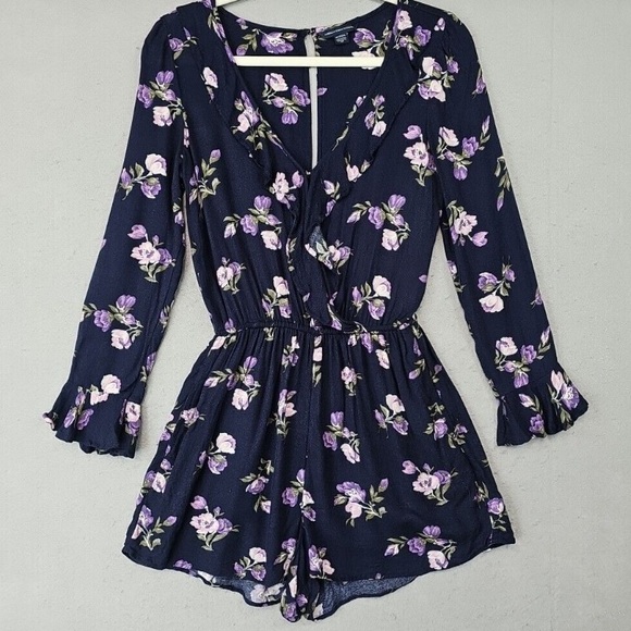 American Eagle Navy Floral Shorts Romper Size Medium - Picture 3 of 12